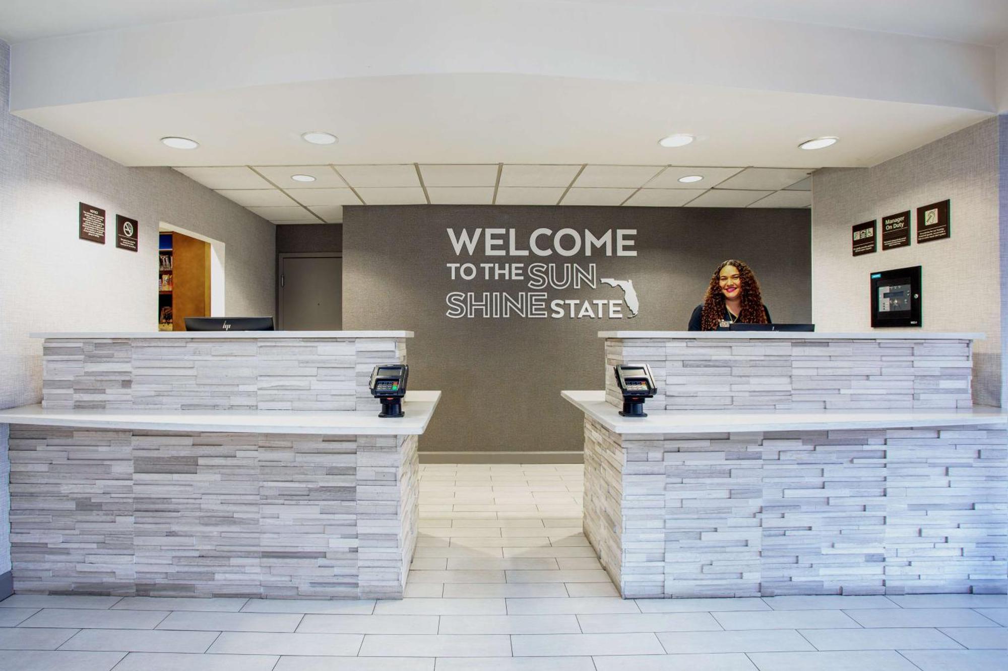 Hampton Inn Orlando-International Airport Exterior foto